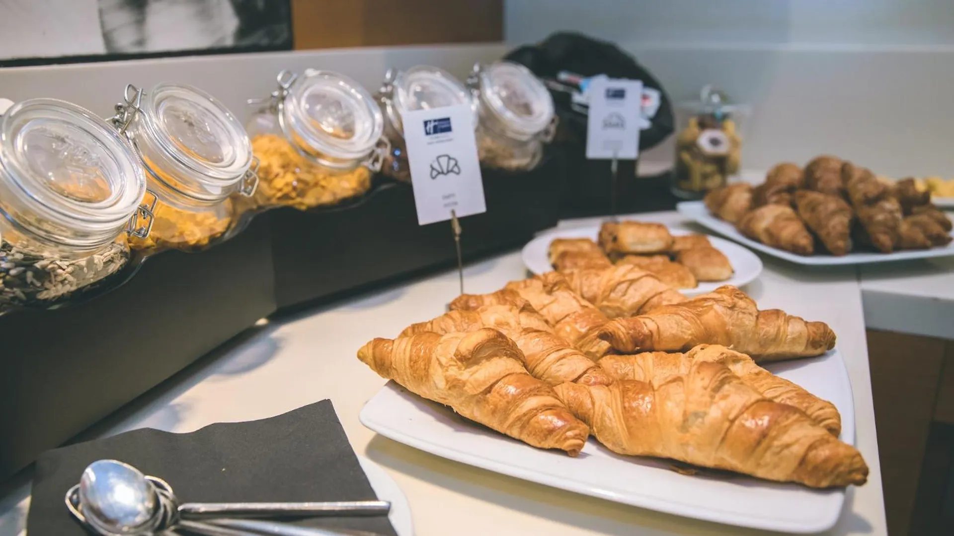 Holiday Inn Express Milan-Malpensa Airport By Ihg Somma Lombardo 3*,