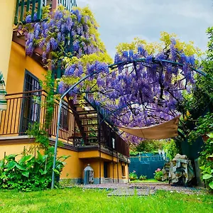 https://warda-rooms.hotelinveneto.com