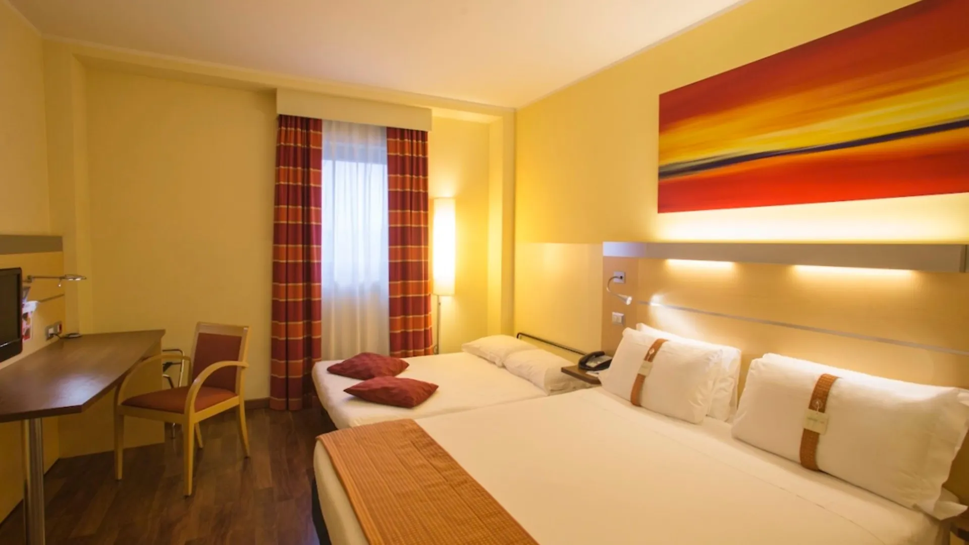 Holiday Inn Express Milan-Malpensa Airport By Ihg Somma Lombardo Hotel