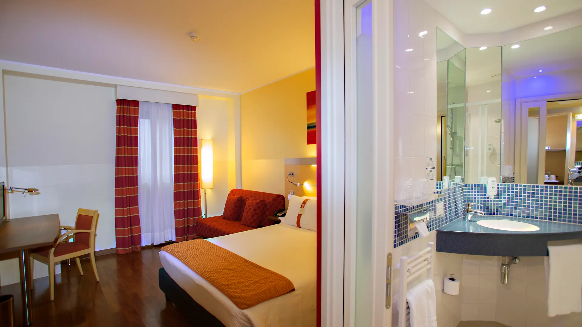 Holiday Inn Express Milan-Malpensa Airport By Ihg Somma Lombardo Hotel
