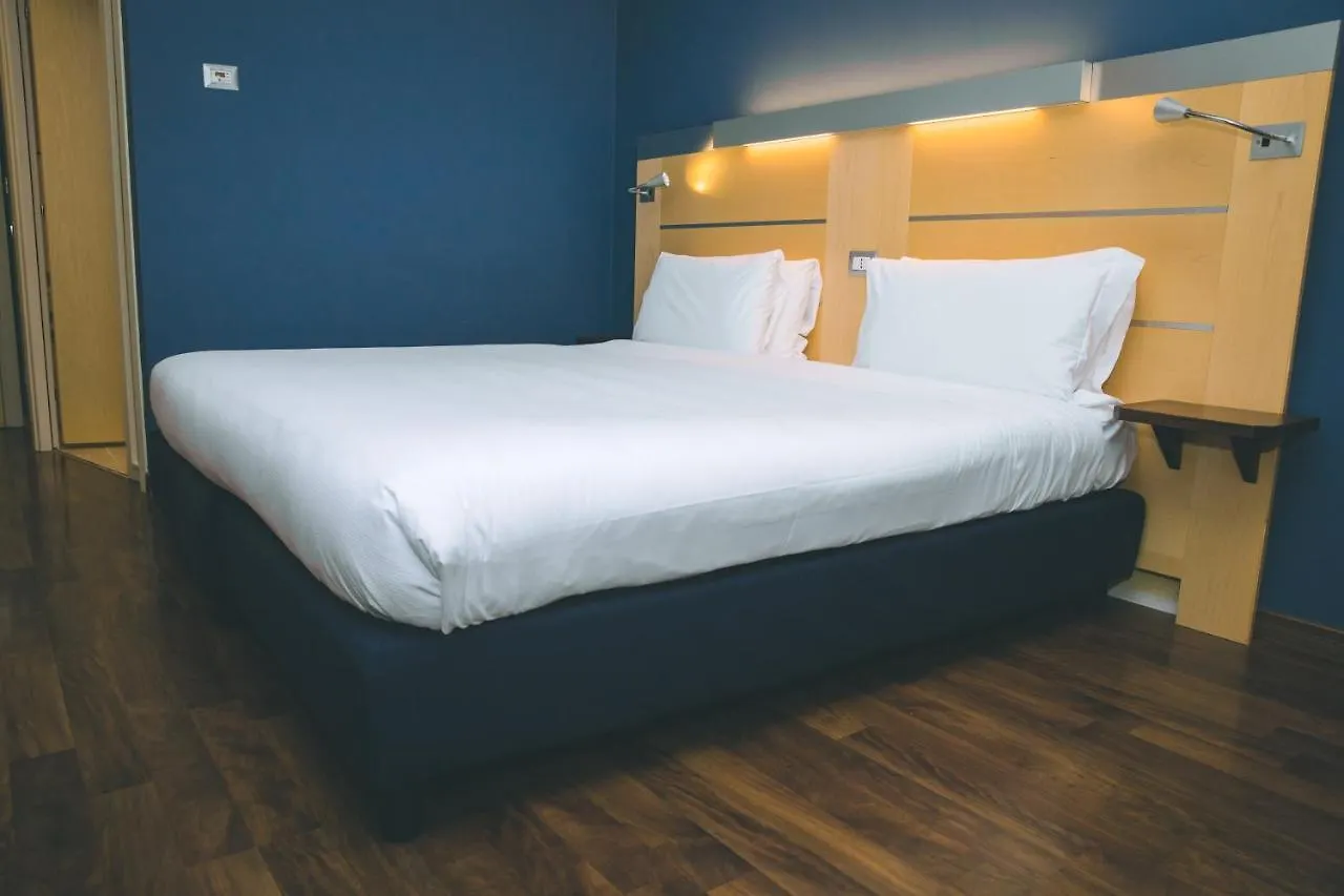 Holiday Inn Express Milan-Malpensa Airport By Ihg Somma Lombardo Hotel