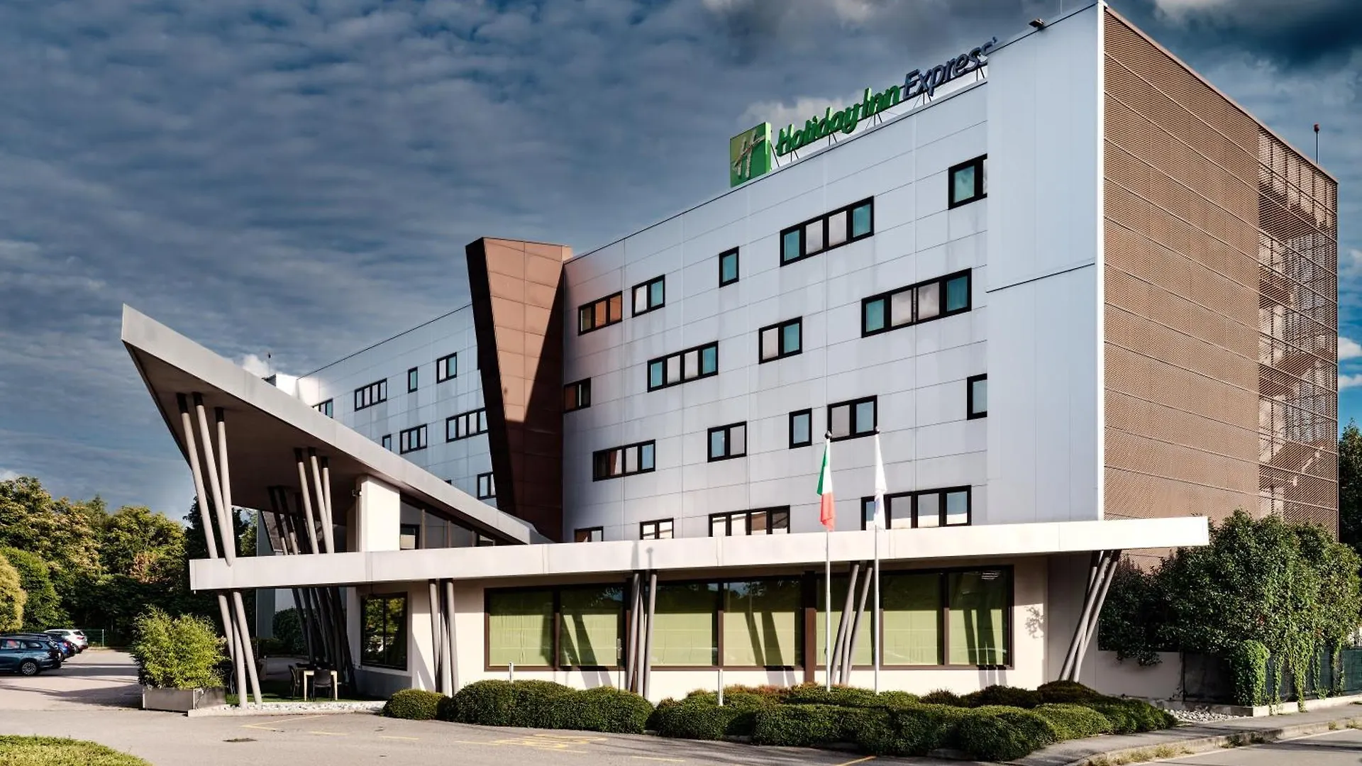 Holiday Inn Express Milan-Malpensa Airport By Ihg Somma Lombardo 3*,  Italy