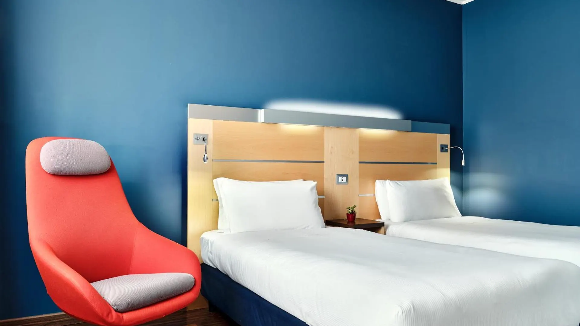 Holiday Inn Express Milan-Malpensa Airport By Ihg Somma Lombardo Italy