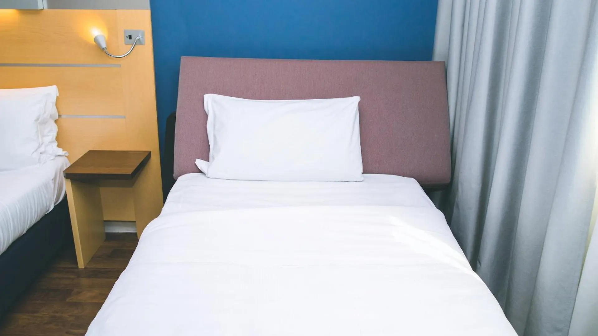 Holiday Inn Express Milan-Malpensa Airport By Ihg Somma Lombardo 3*,  Italy