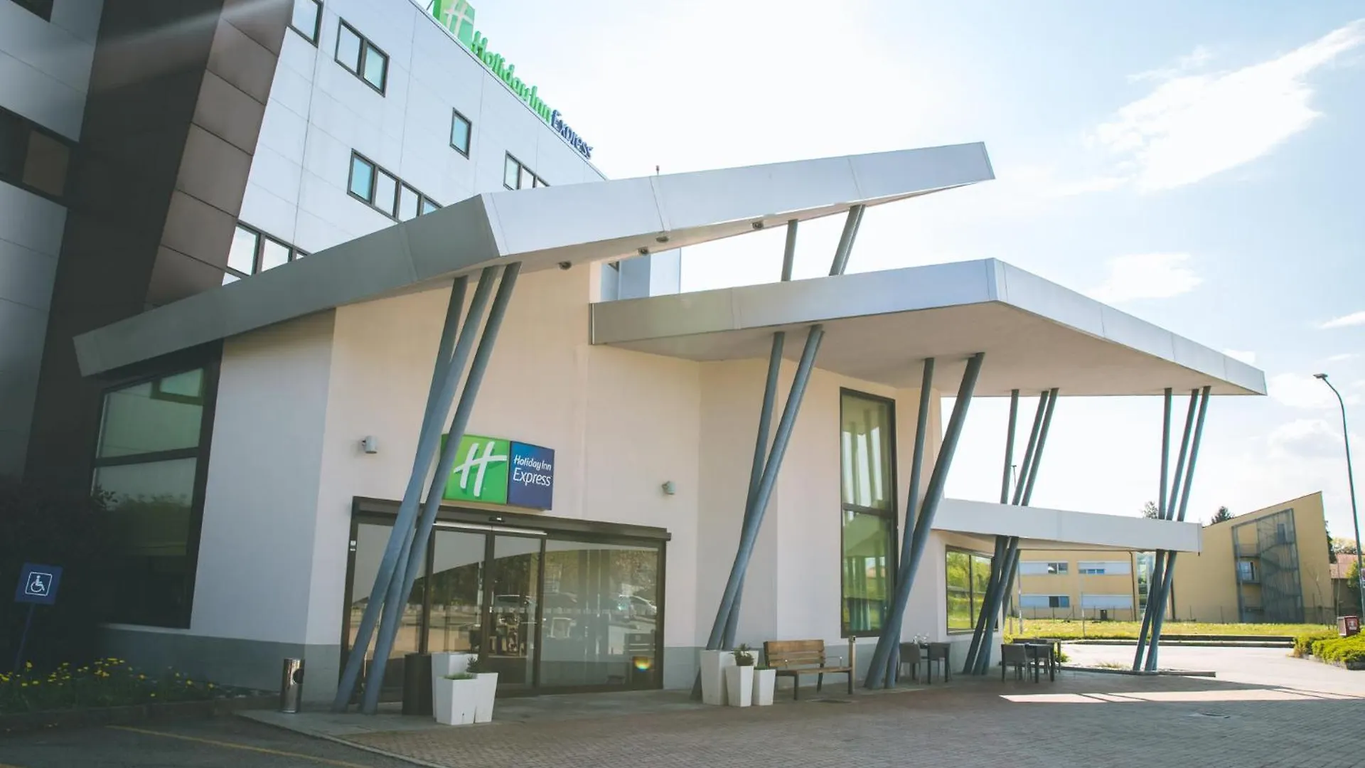 Holiday Inn Express Milan-Malpensa Airport By Ihg Somma Lombardo Hotel